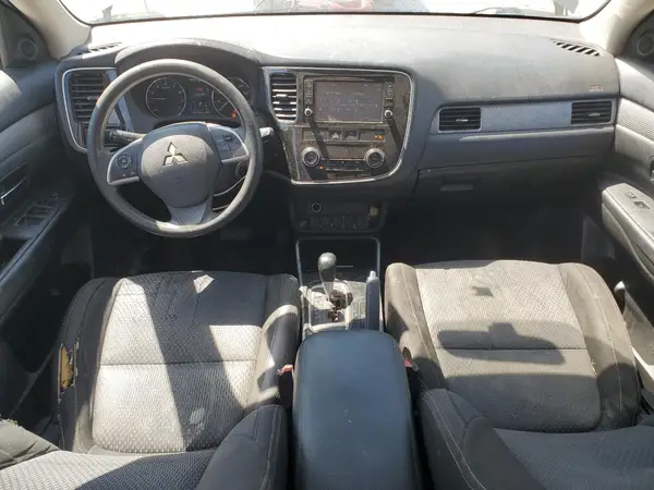 JA4AZ3A39JZ027175 2018 MITSUBISHI OUTLANDER - Image 8