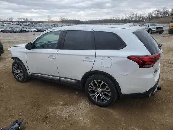 JA4AZ3A39JZ030108 2018 MITSUBISHI OUTLANDER - Image 2