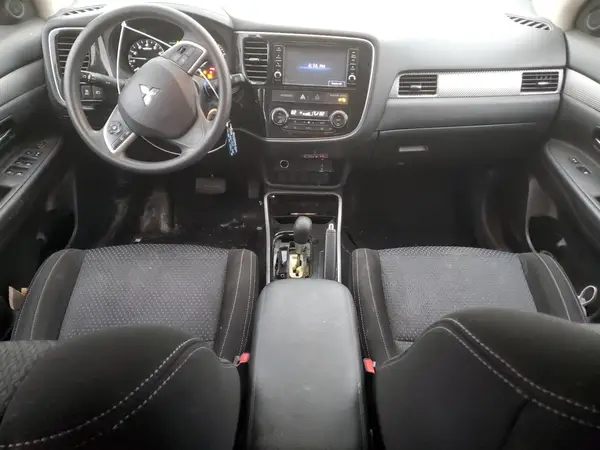 JA4AZ3A39JZ030108 2018 MITSUBISHI OUTLANDER - Image 8