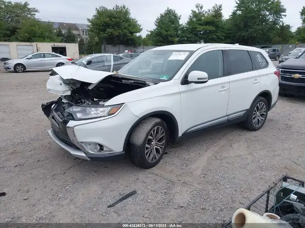 JA4AZ3A39JZ034210 2018 MITSUBISHI OUTLANDER - Image 2