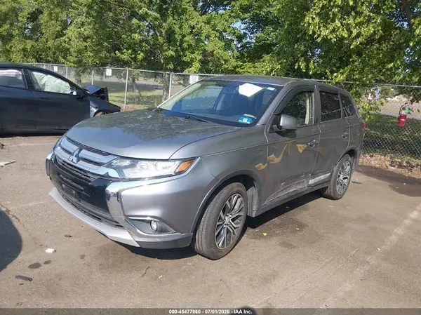 JA4AZ3A39JZ040038 2018 MITSUBISHI OUTLANDER - Image 2