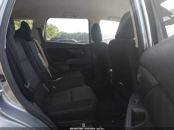 JA4AZ3A39JZ040038 2018 MITSUBISHI OUTLANDER - Image 8