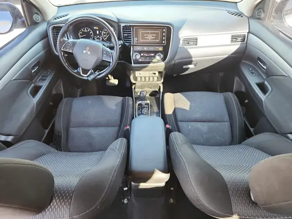 JA4AZ3A39JZ040959 2018 MITSUBISHI OUTLANDER - Image 8