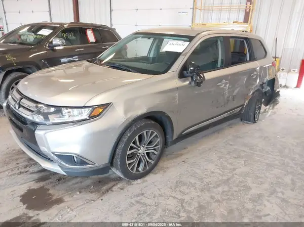JA4AZ3A39JZ041786 2018 MITSUBISHI OUTLANDER - Image 2