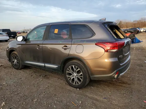 JA4AZ3A39JZ044140 2018 MITSUBISHI OUTLANDER - Image 2