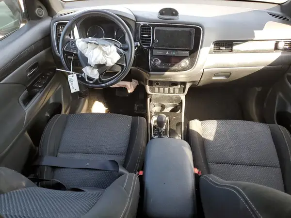 JA4AZ3A39JZ044591 2018 MITSUBISHI OUTLANDER - Image 8