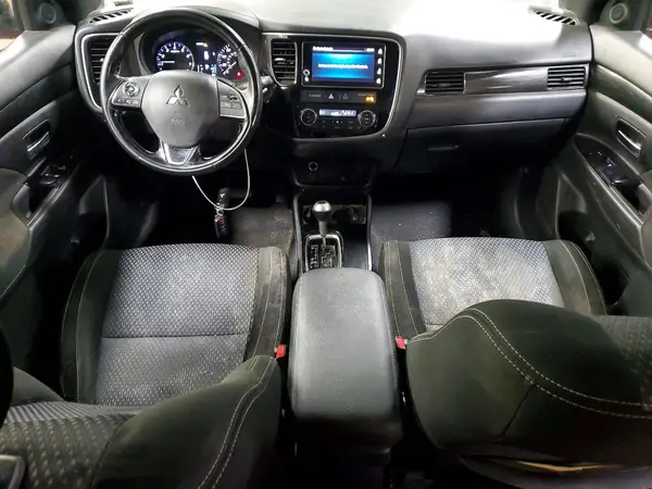 JA4AZ3A39JZ046003 2018 MITSUBISHI OUTLANDER - Image 8
