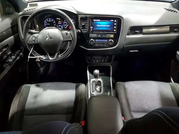 JA4AZ3A39JZ049094 2018 MITSUBISHI OUTLANDER - Image 8