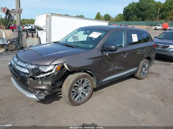 JA4AZ3A39JZ049869 2018 MITSUBISHI OUTLANDER - Image 2