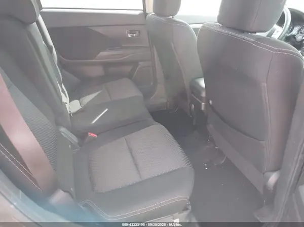 JA4AZ3A39JZ049869 2018 MITSUBISHI OUTLANDER - Image 8