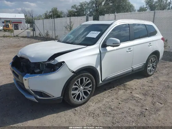 JA4AZ3A39JZ050181 2018 MITSUBISHI OUTLANDER - Image 2