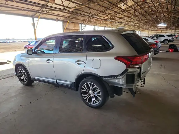 JA4AZ3A39JZ056451 2018 MITSUBISHI OUTLANDER - Image 2
