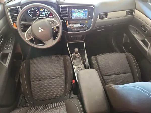 JA4AZ3A39JZ056451 2018 MITSUBISHI OUTLANDER - Image 8