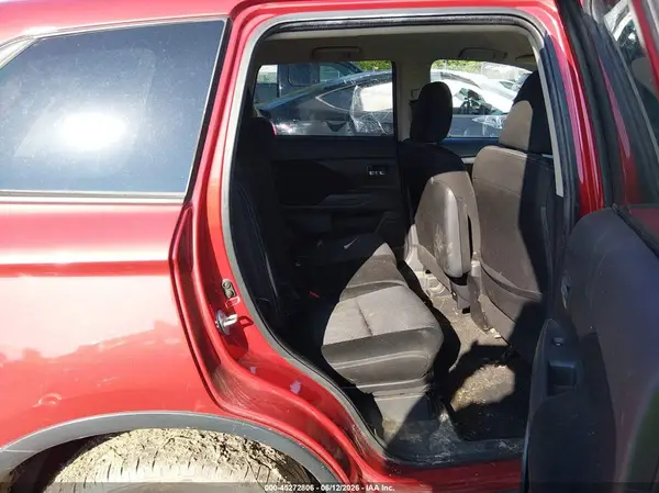 JA4AZ3A39JZ056935 2018 MITSUBISHI OUTLANDER - Image 8