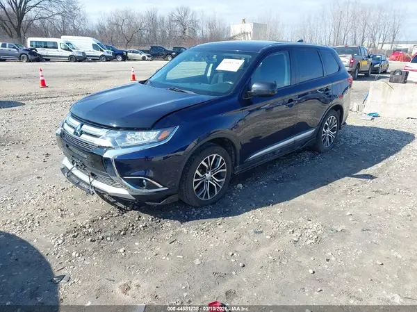 JA4AZ3A39JZ057745 2018 MITSUBISHI OUTLANDER - Image 2