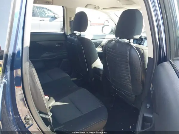 JA4AZ3A39JZ057745 2018 MITSUBISHI OUTLANDER - Image 8