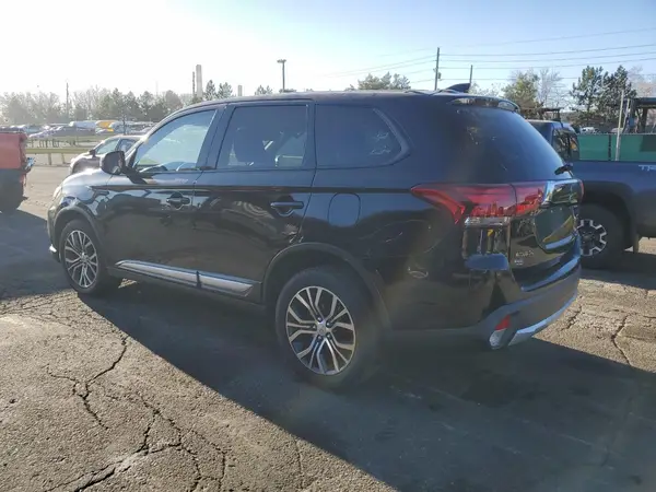 JA4AZ3A39JZ058572 2018 MITSUBISHI OUTLANDER - Image 2