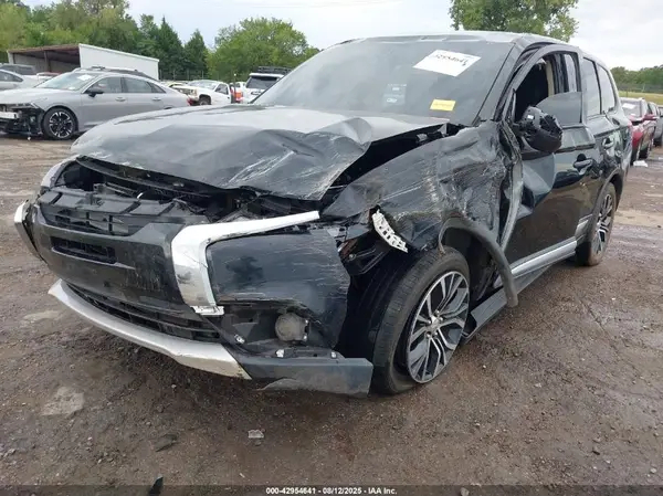 JA4AZ3A39JZ058720 2018 MITSUBISHI OUTLANDER - Image 2