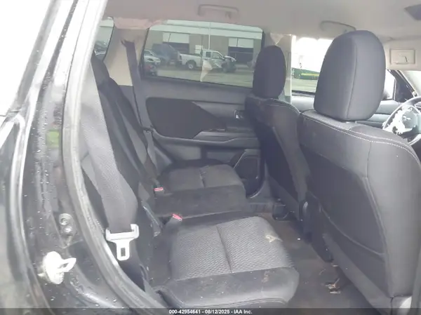 JA4AZ3A39JZ058720 2018 MITSUBISHI OUTLANDER - Image 8