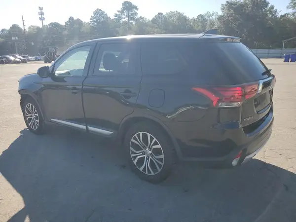 JA4AZ3A39JZ061715 2018 MITSUBISHI OUTLANDER - Image 2