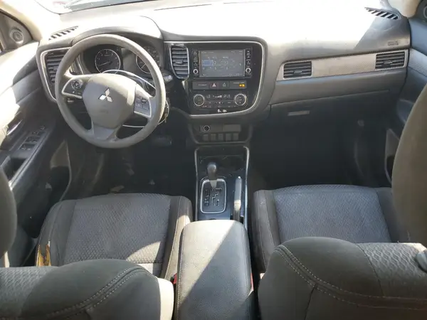 JA4AZ3A39JZ061715 2018 MITSUBISHI OUTLANDER - Image 8
