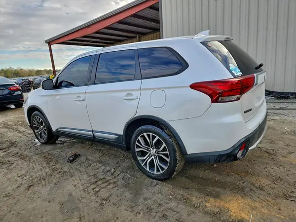 JA4AZ3A39JZ064789 2018 MITSUBISHI OUTLANDER - Image 2