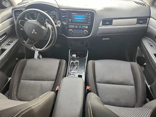 JA4AZ3A39JZ064789 2018 MITSUBISHI OUTLANDER - Image 8
