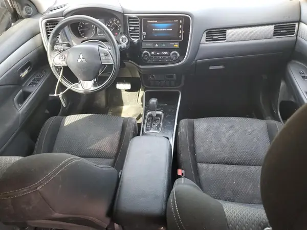 JA4AZ3A39JZ067935 2018 MITSUBISHI OUTLANDER - Image 8