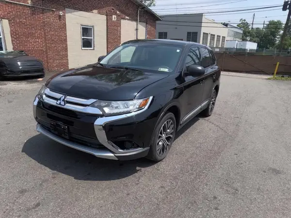 JA4AZ3A39JZ070883 2018 MITSUBISHI OUTLANDER - Image 2