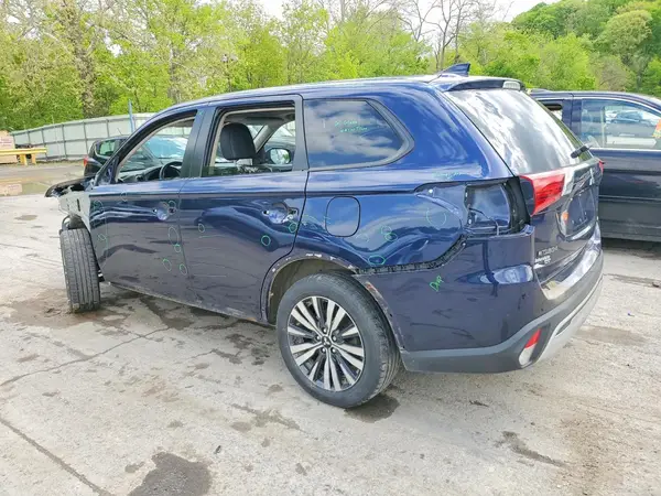 JA4AZ3A39KZ004383 2019 MITSUBISHI OUTLANDER - Image 2