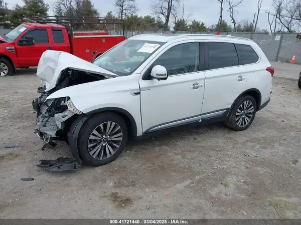 JA4AZ3A39KZ005940 2019 MITSUBISHI OUTLANDER - Image 2