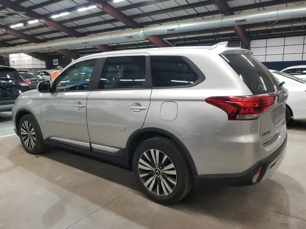 JA4AZ3A39KZ016789 2019 MITSUBISHI OUTLANDER - Image 2
