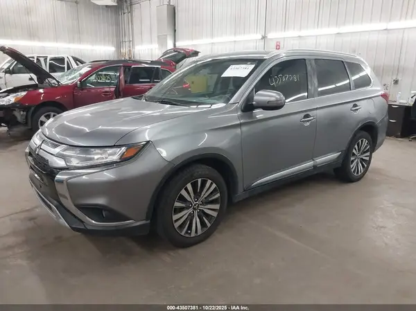 JA4AZ3A39KZ022544 2019 MITSUBISHI OUTLANDER - Image 2