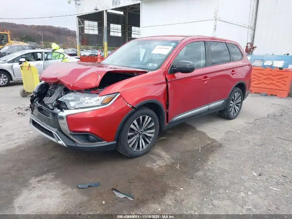 JA4AZ3A39KZ033172 2019 MITSUBISHI OUTLANDER - Image 2