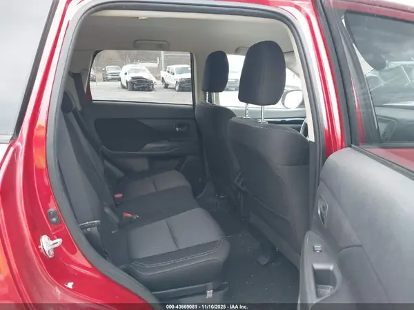 JA4AZ3A39KZ033172 2019 MITSUBISHI OUTLANDER - Image 8