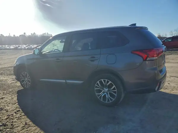 JA4AZ3A39KZ051882 2019 MITSUBISHI OUTLANDER - Image 2