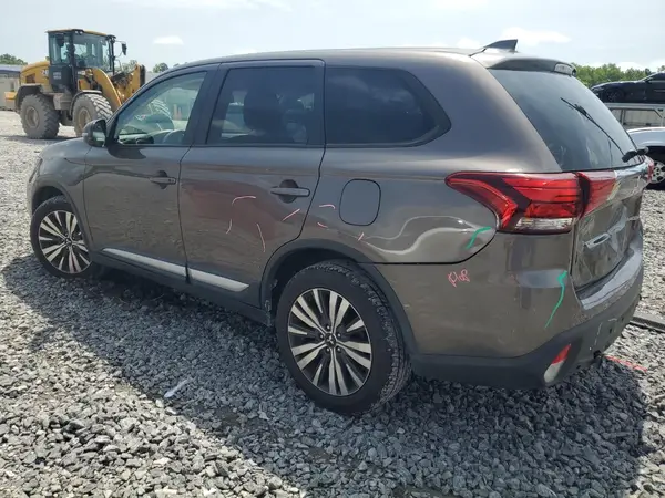 JA4AZ3A39KZ052109 2019 MITSUBISHI OUTLANDER - Image 2