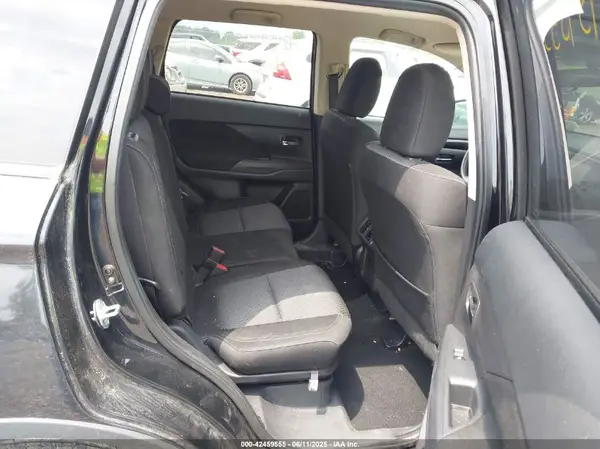 JA4AZ3A39KZ055673 2019 MITSUBISHI OUTLANDER - Image 8