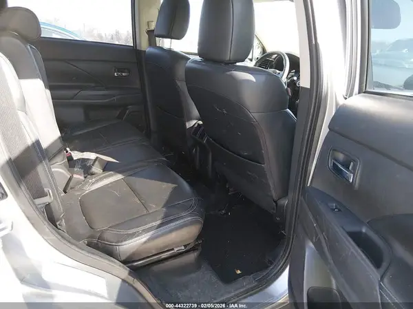 JA4AZ3A39LJ000432 2020 MITSUBISHI OUTLANDER - Image 8