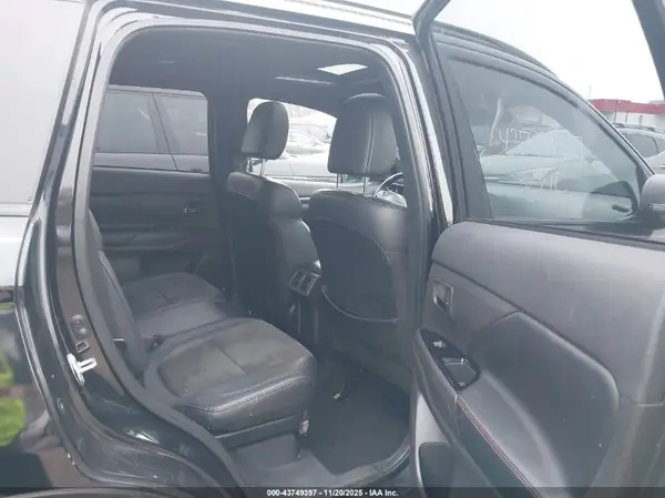 JA4AZ3A39LJ001502 2020 MITSUBISHI OUTLANDER - Image 8
