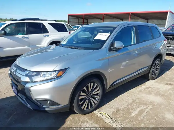 JA4AZ3A39LZ006104 2020 MITSUBISHI OUTLANDER - Image 2