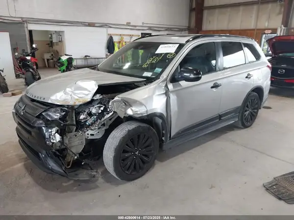 JA4AZ3A39LZ008581 2020 MITSUBISHI OUTLANDER - Image 2