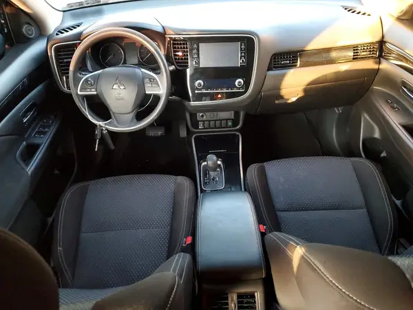 JA4AZ3A39LZ016812 2020 MITSUBISHI OUTLANDER - Image 8
