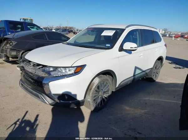 JA4AZ3A39LZ021072 2020 MITSUBISHI OUTLANDER - Image 2