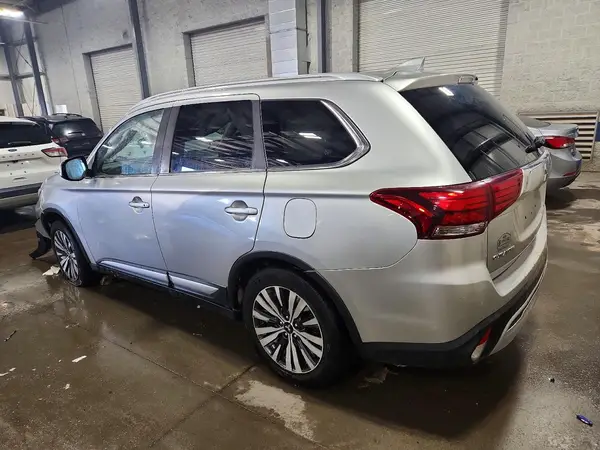 JA4AZ3A39LZ021119 2020 MITSUBISHI OUTLANDER - Image 2