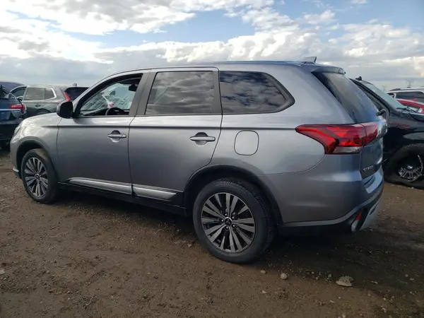 JA4AZ3A39LZ025803 2020 MITSUBISHI OUTLANDER - Image 2