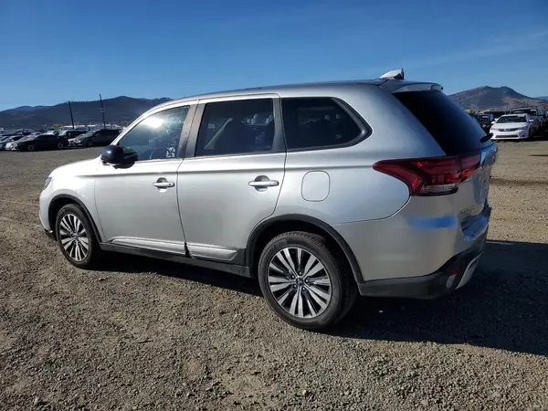 JA4AZ3A39LZ026417 2020 MITSUBISHI OUTLANDER - Image 2