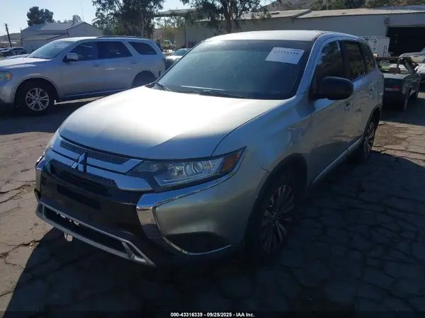 JA4AZ3A39LZ026871 2020 MITSUBISHI OUTLANDER - Image 2