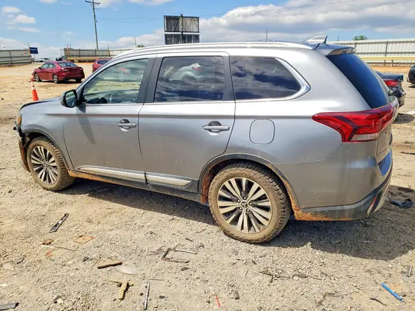 JA4AZ3A39LZ030628 2020 MITSUBISHI OUTLANDER - Image 2