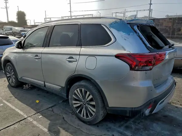 JA4AZ3A39LZ037899 2020 MITSUBISHI OUTLANDER - Image 2